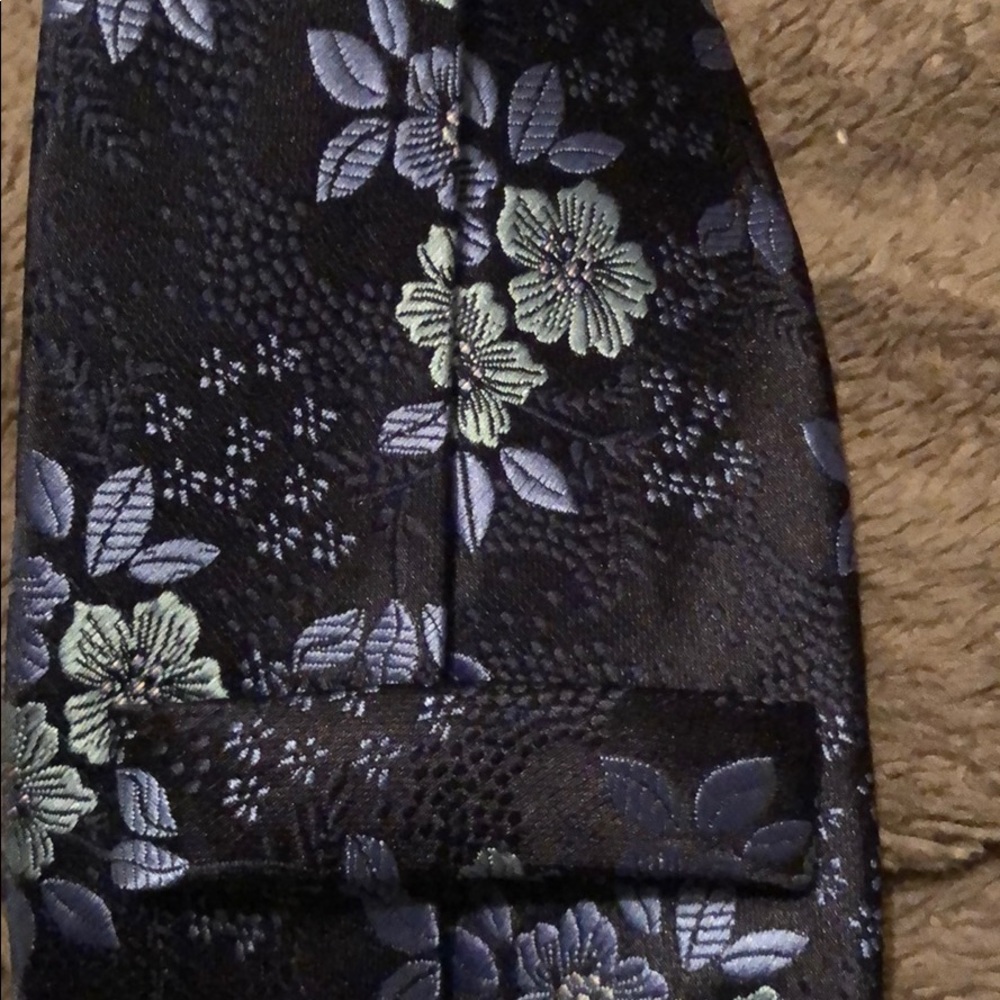 Floral tie - Picture 3 of 3
